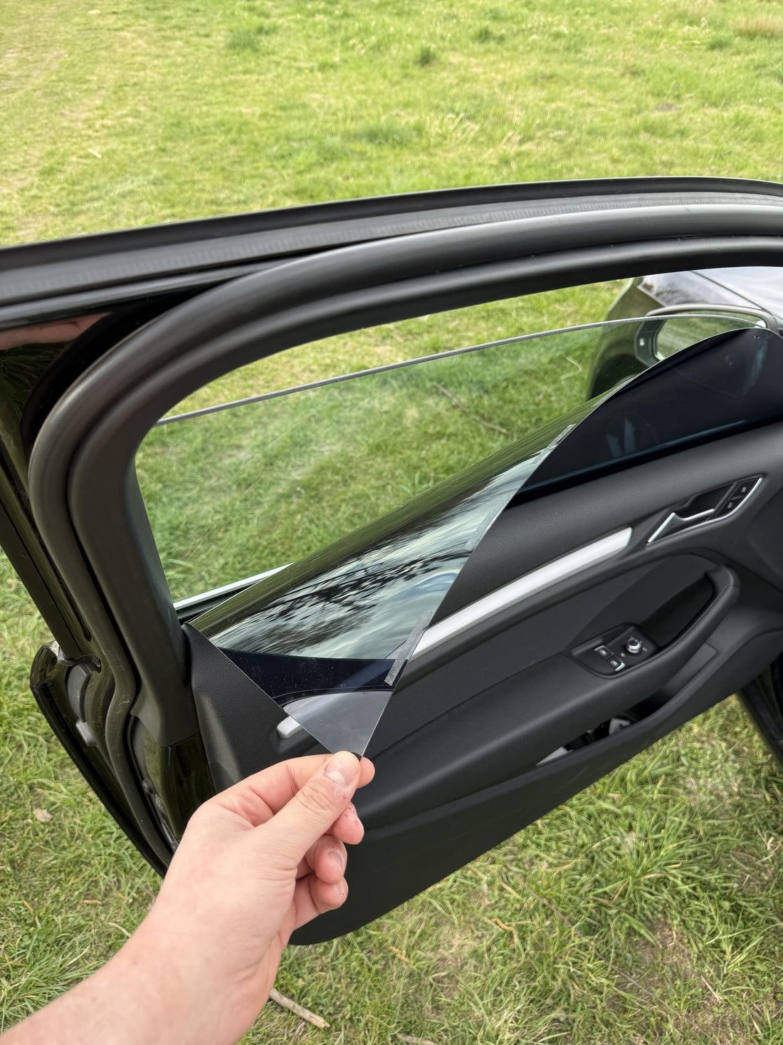 Panel przyciemniający CiemnaSzyba docięty pod tylną boczną szybę Audi A3 8V