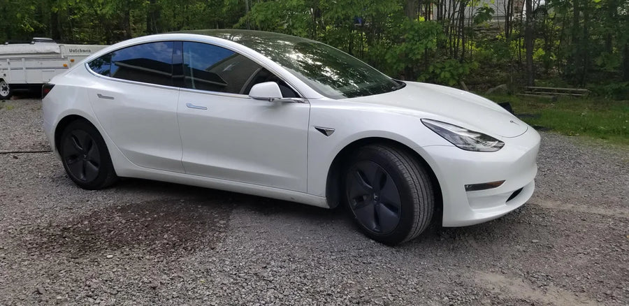 TESLA Y — przyciemnienie 30%